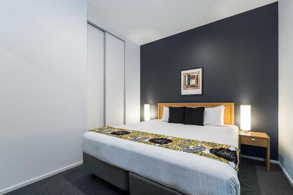 Mantra 100 Exhibition Aparthotel Melbourne Buitenkant foto